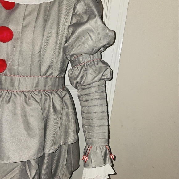 Authentic 2017 IT Pennywise screen worn prop/costume. Excellent quality & condit - Picture 4 of 10